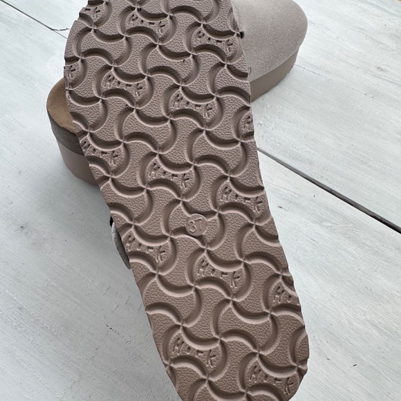 New Platform Clogs - Picture 4 of 6